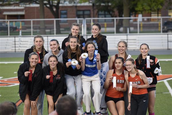 Kylie Karmzyn, Hannah Liss, Morgan Marcinkowski, Madigan Regan - 3rd 4x400 Relay
